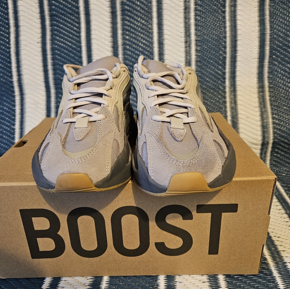 Adidas Yeezy Boost 700 V2 Sneakers
